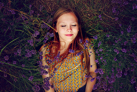 Second Life: Woman lay down on the lavender